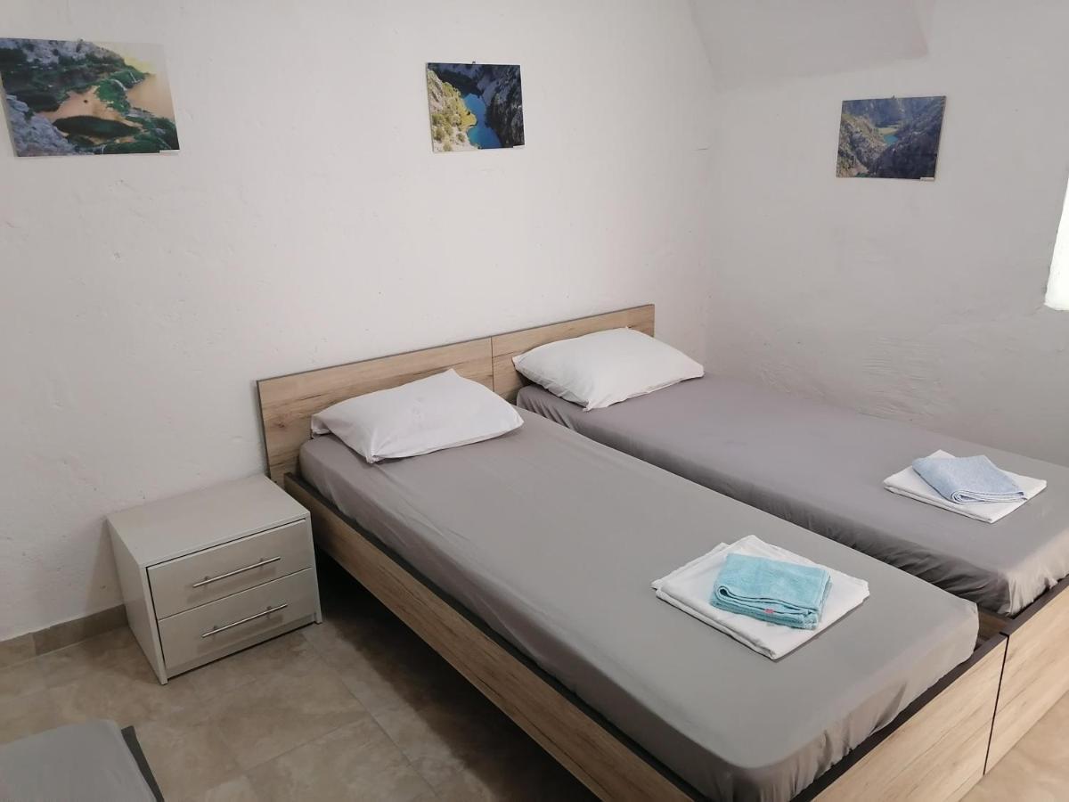 Apartman Milan Obrovac Exterior foto